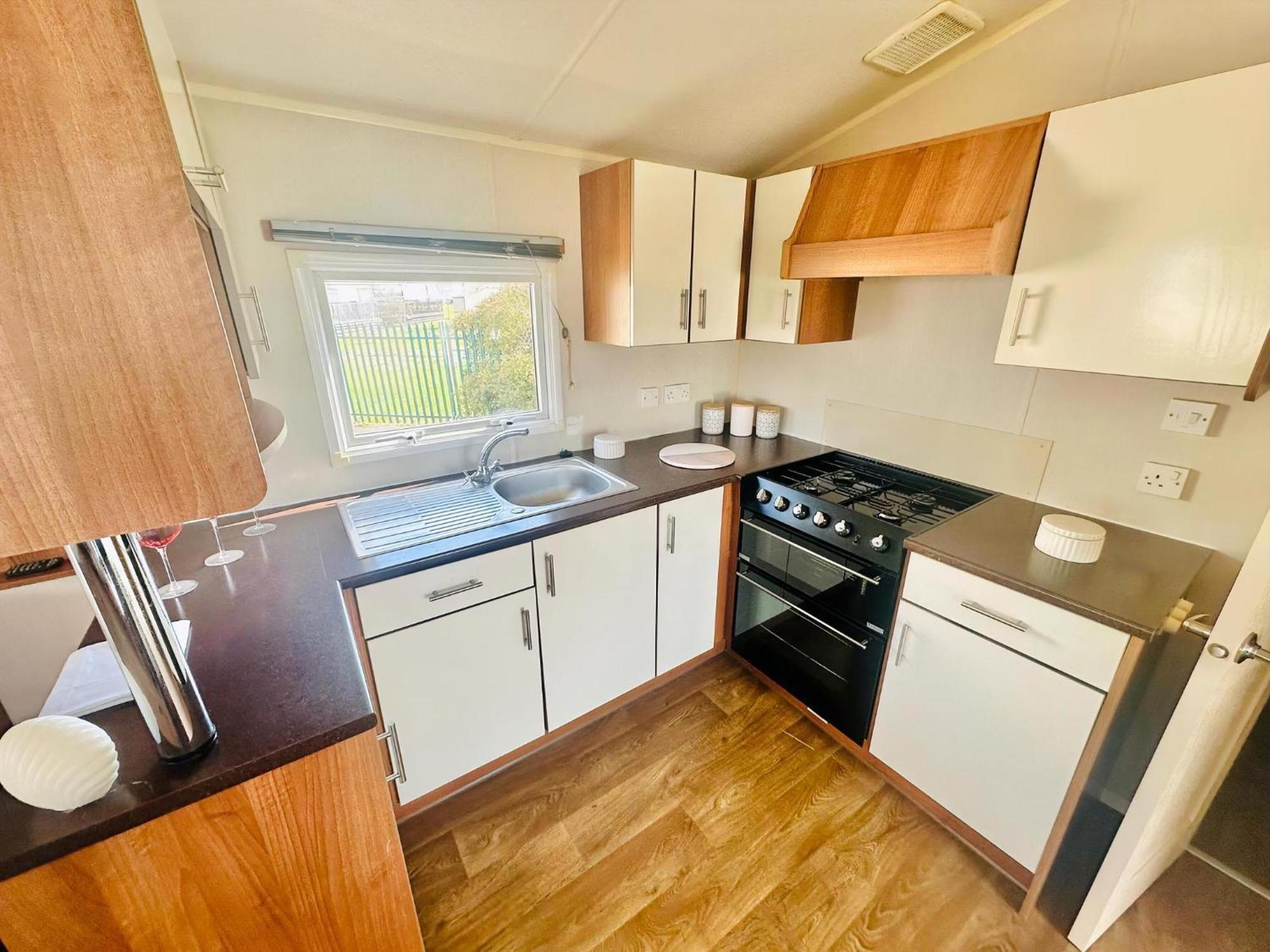 Great 8 Berth Caravan For Hire At Seawick Holiday Park In Essex Ref 27227Sw Clacton-on-Sea Luaran gambar