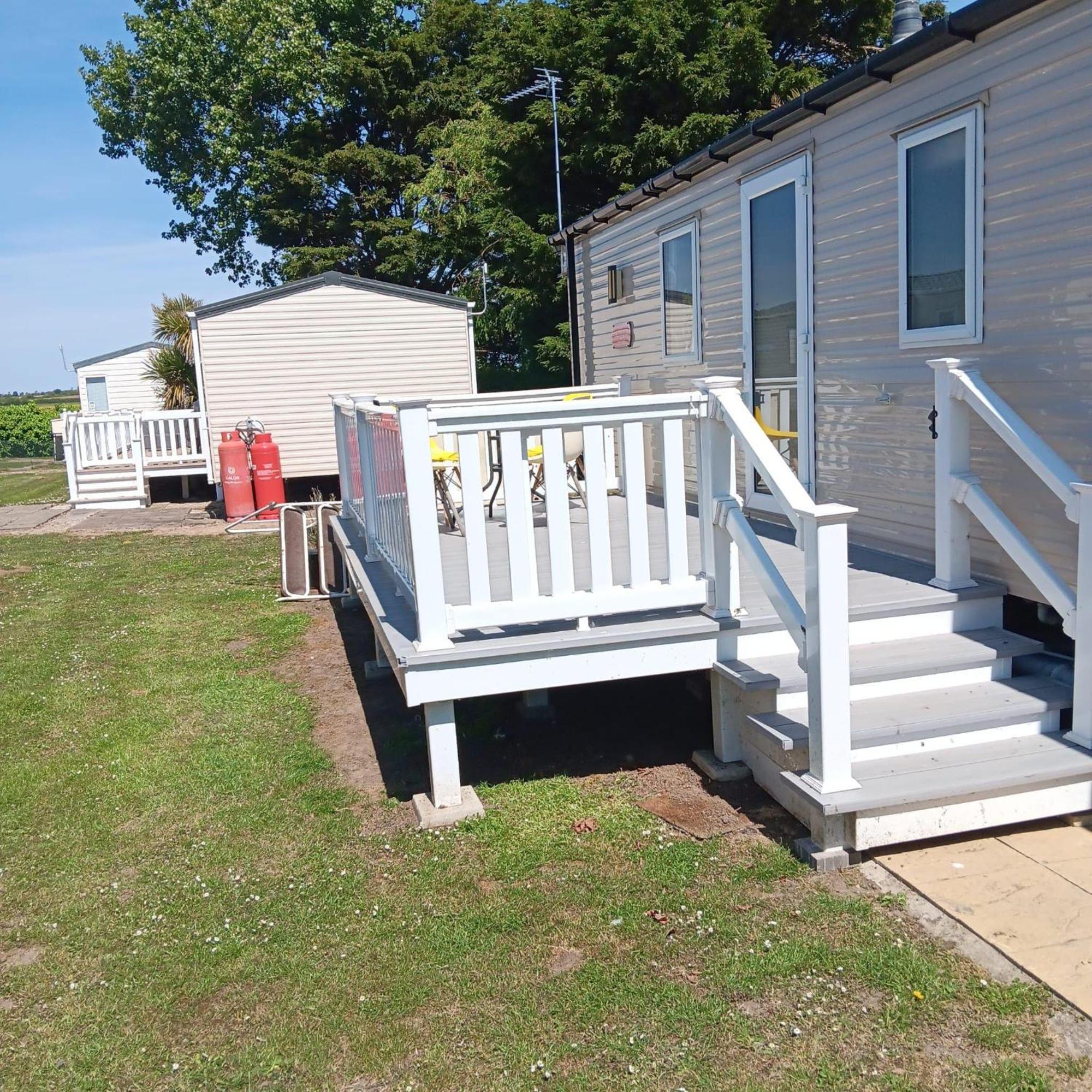 Great 8 Berth Caravan For Hire At Seawick Holiday Park In Essex Ref 27227Sw Clacton-on-Sea Luaran gambar